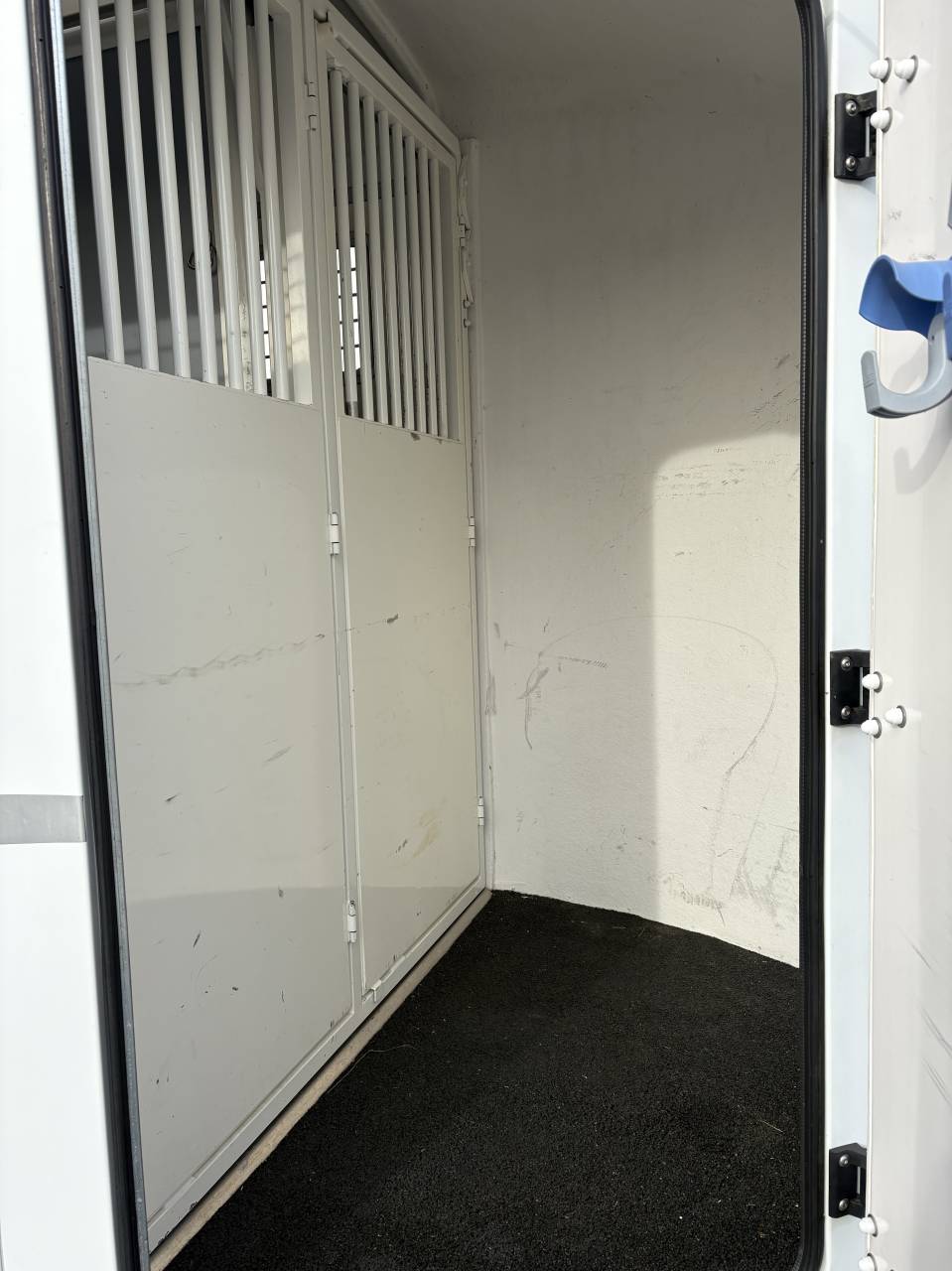 VAN 2 PLACES STALLES BARBOT CENTAURE 4000