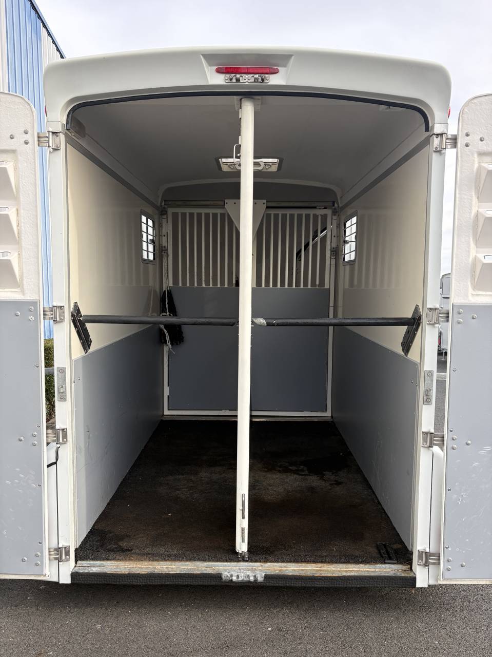 VAN 2 PLACES STALLES BARBOT CENTAURE 4000