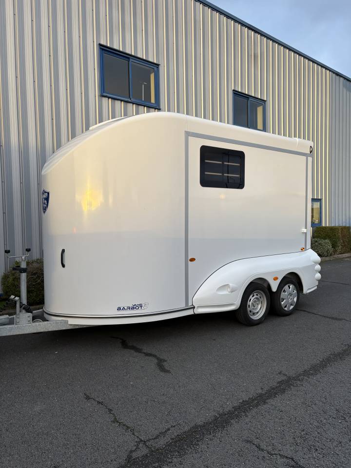 VAN 2 PLACES STALLES BARBOT CENTAURE 4000