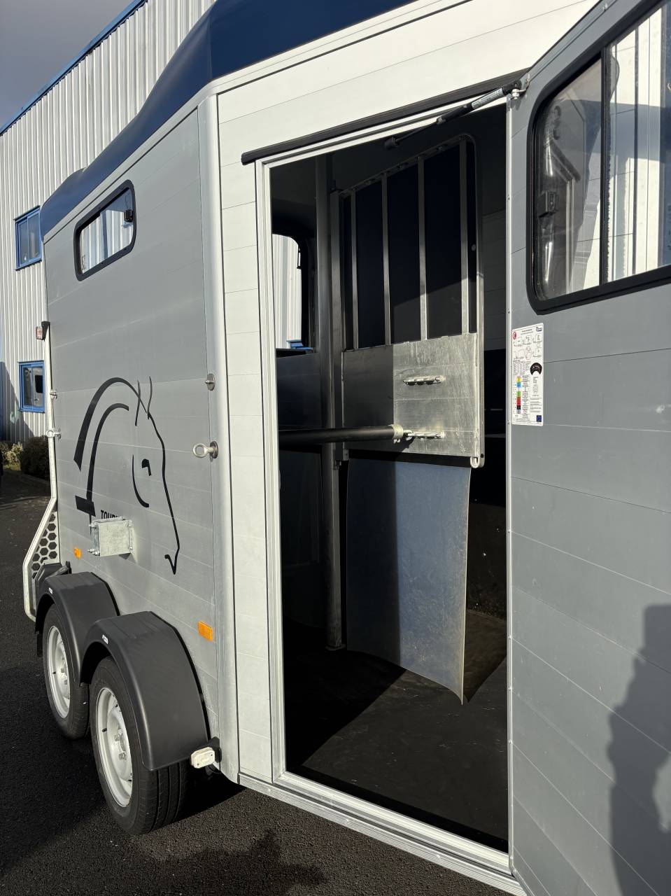 VAN 2 PLACES CHEVAL LIBERTE TOURING JUMPING