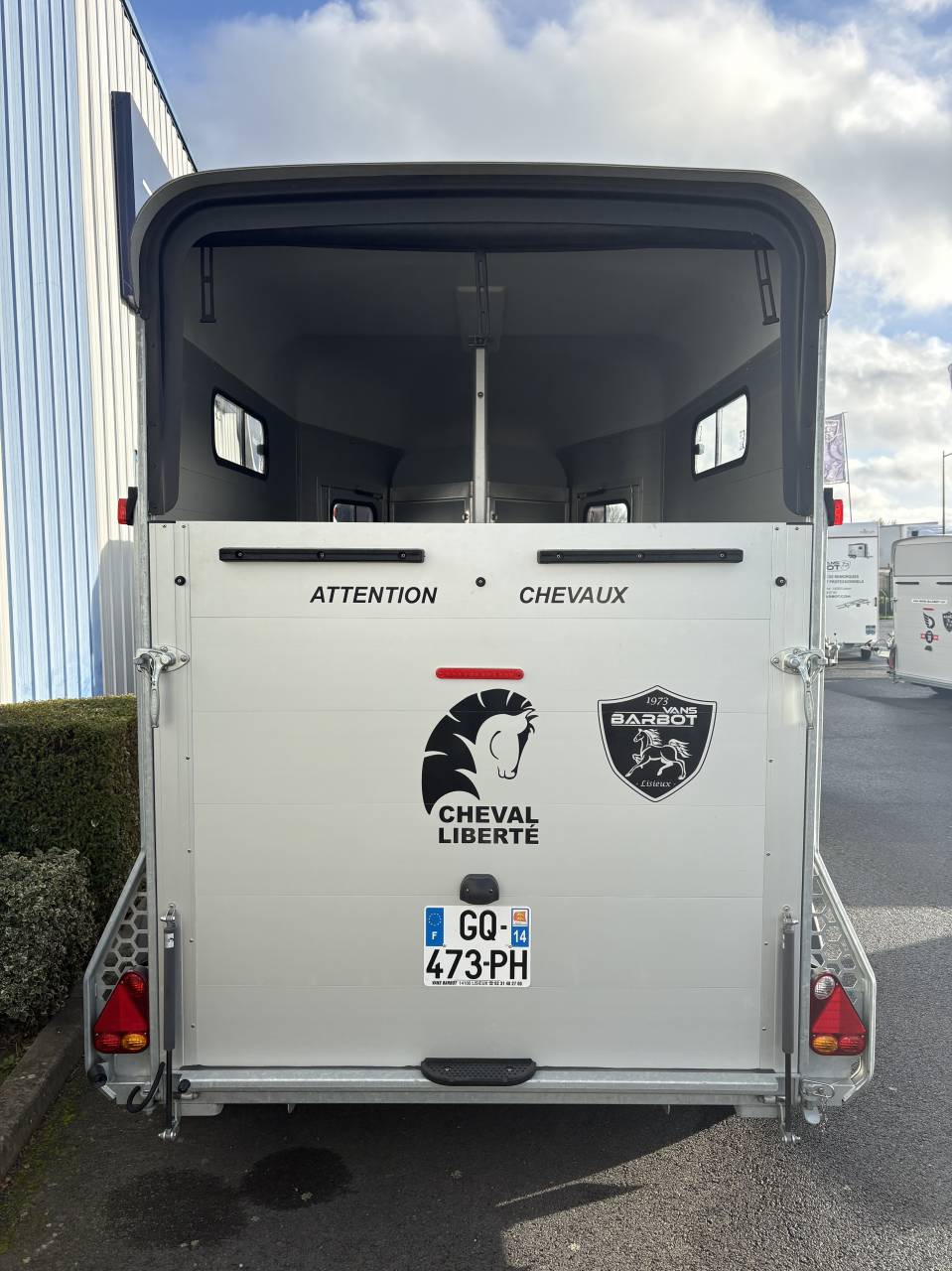 VAN 2 PLACES CHEVAL LIBERTE TOURING JUMPING