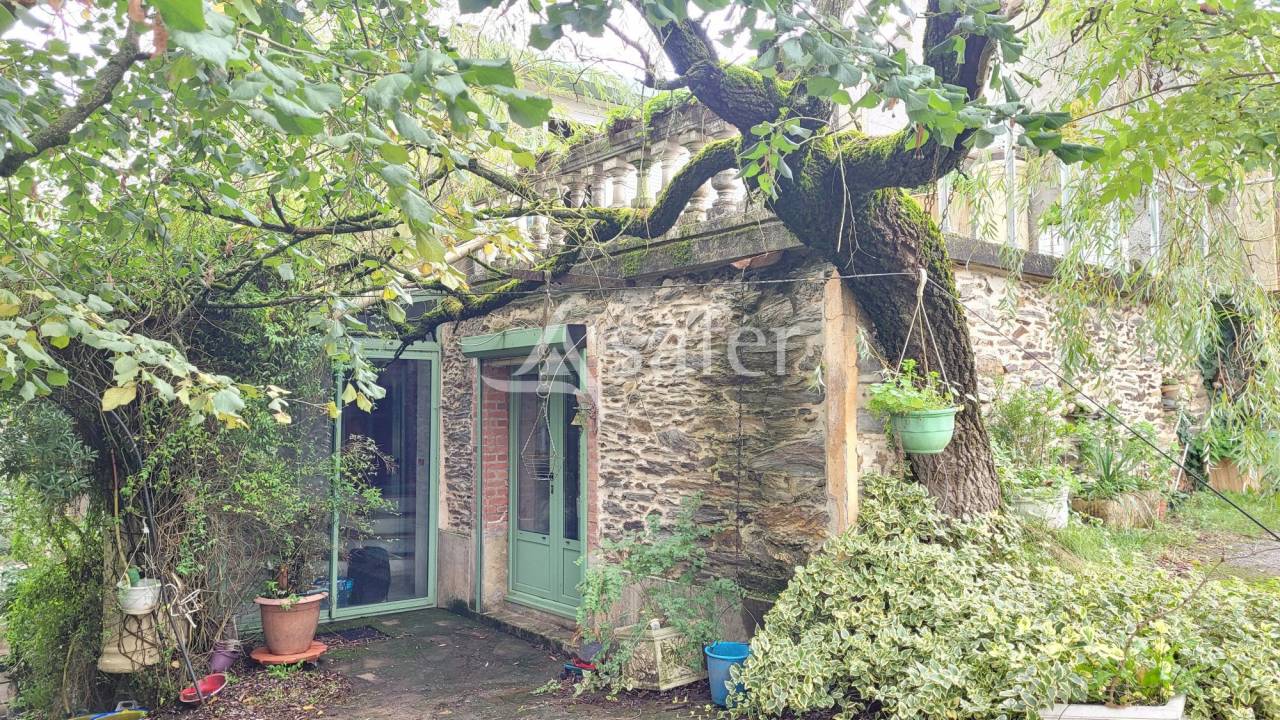 Corps de ferme 8ha 50a proche Aveyron