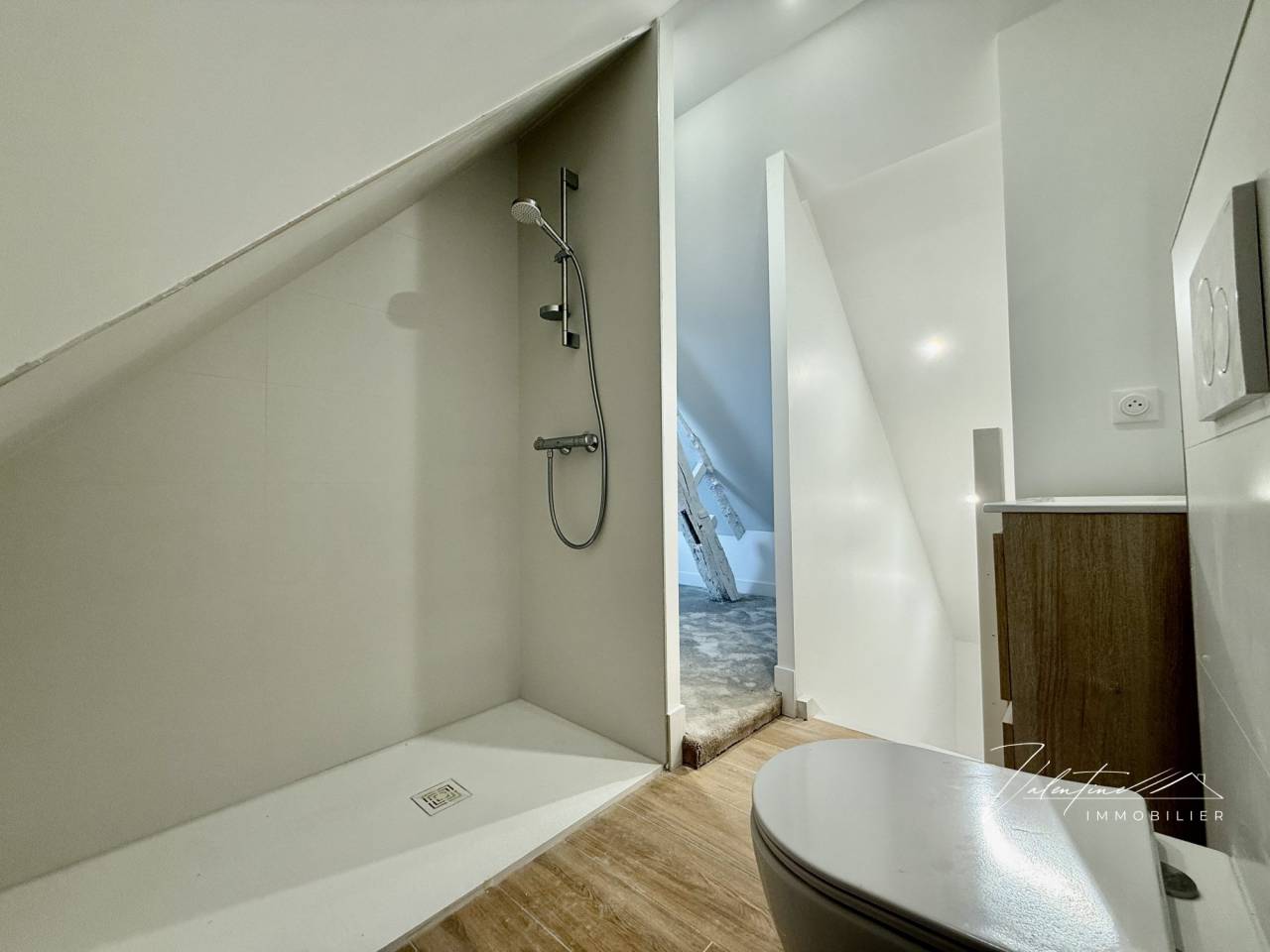 CHARMANTE MAISON DE VILLE RÉNOVÉE DANS UN VILLAGE DYNAMIQUE