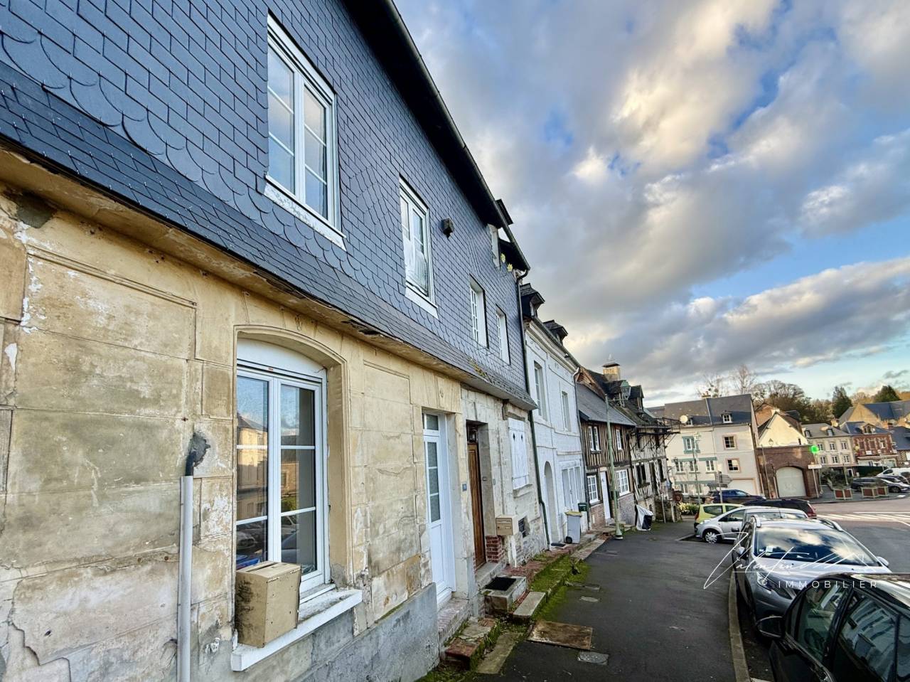 CHARMANTE MAISON DE VILLE R&Eacute;NOV&Eacute;E DANS UN VILLAGE DYNAMIQUE