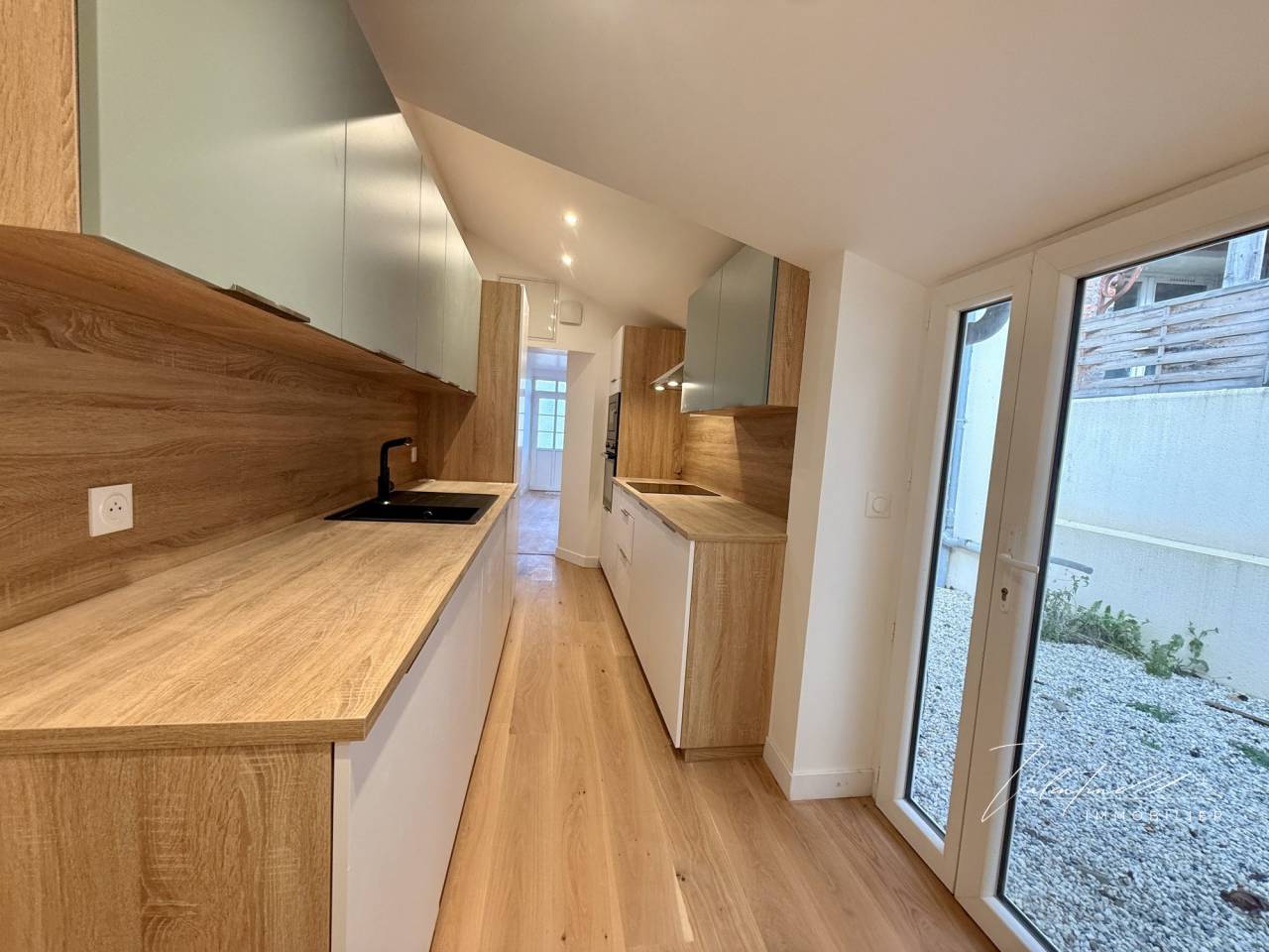 CHARMANTE MAISON DE VILLE R&Eacute;NOV&Eacute;E DANS UN VILLAGE DYNAMIQUE