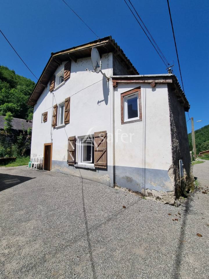 Propri&eacute;t&eacute; agricole sur 7 ha dans la vall&eacute;e du Garbet