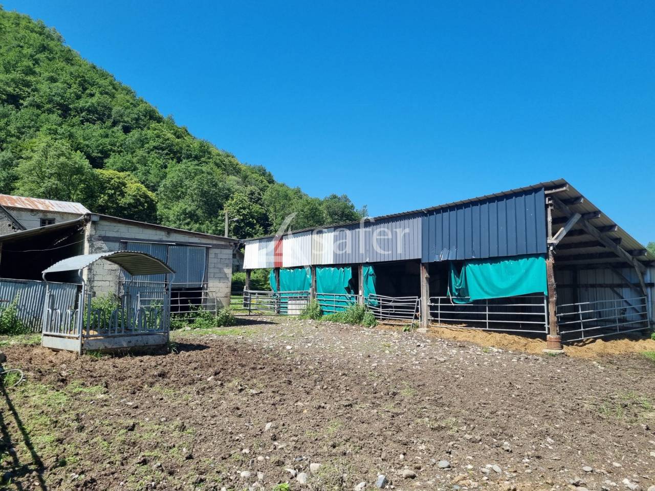 Propri&eacute;t&eacute; agricole sur 7 ha dans la vall&eacute;e du Garbet