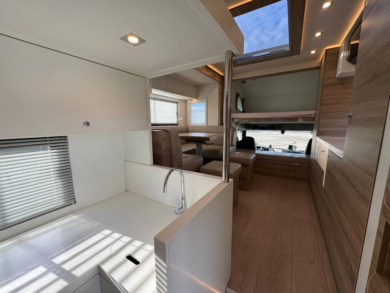 STX 6 CHEVAUX AVEC POP OUT ET PUSH UP