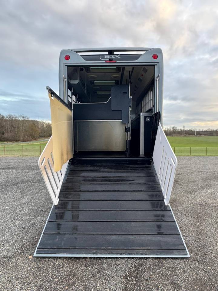 STX 6 CHEVAUX AVEC POP OUT ET PUSH UP