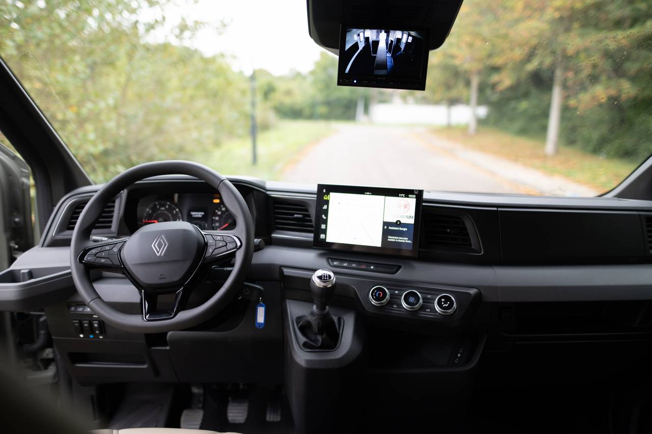 KRISMAR RENAULT MASTER - 170CV - 5PLACES - STALLE