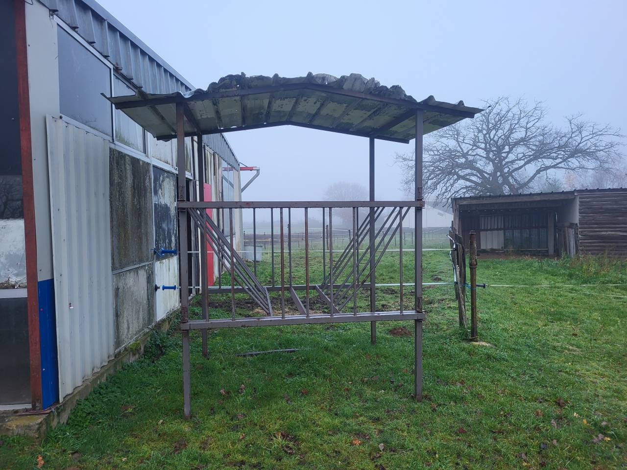 R&acirc;telier &agrave; foin