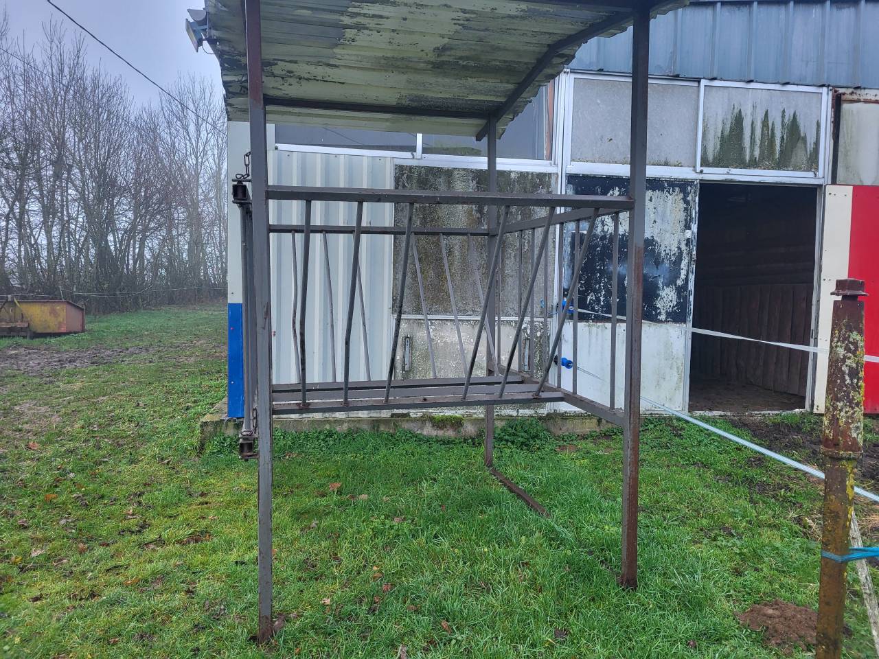 R&acirc;telier &agrave; foin