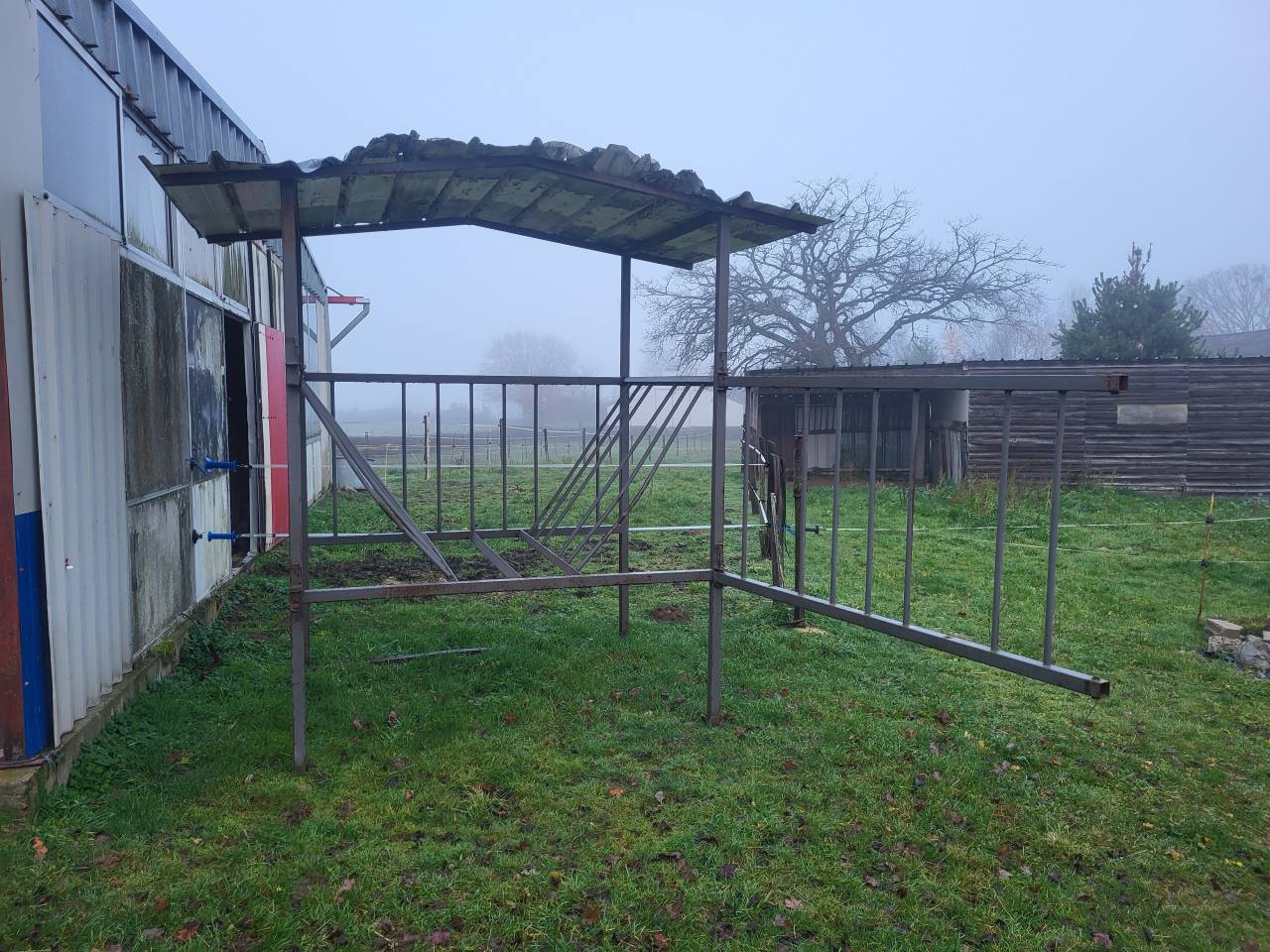 R&acirc;telier &agrave; foin