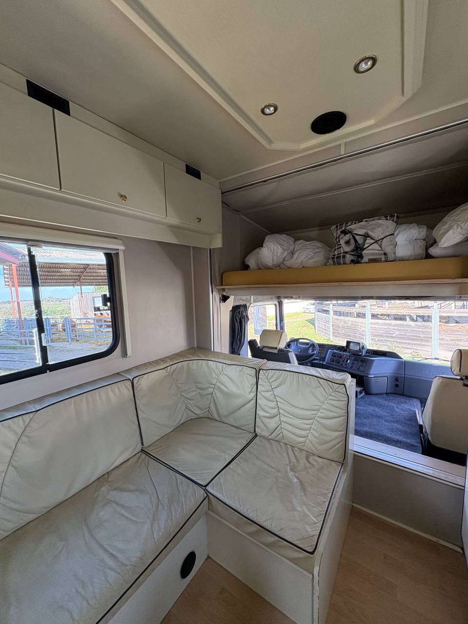 Camion chevaux 7places