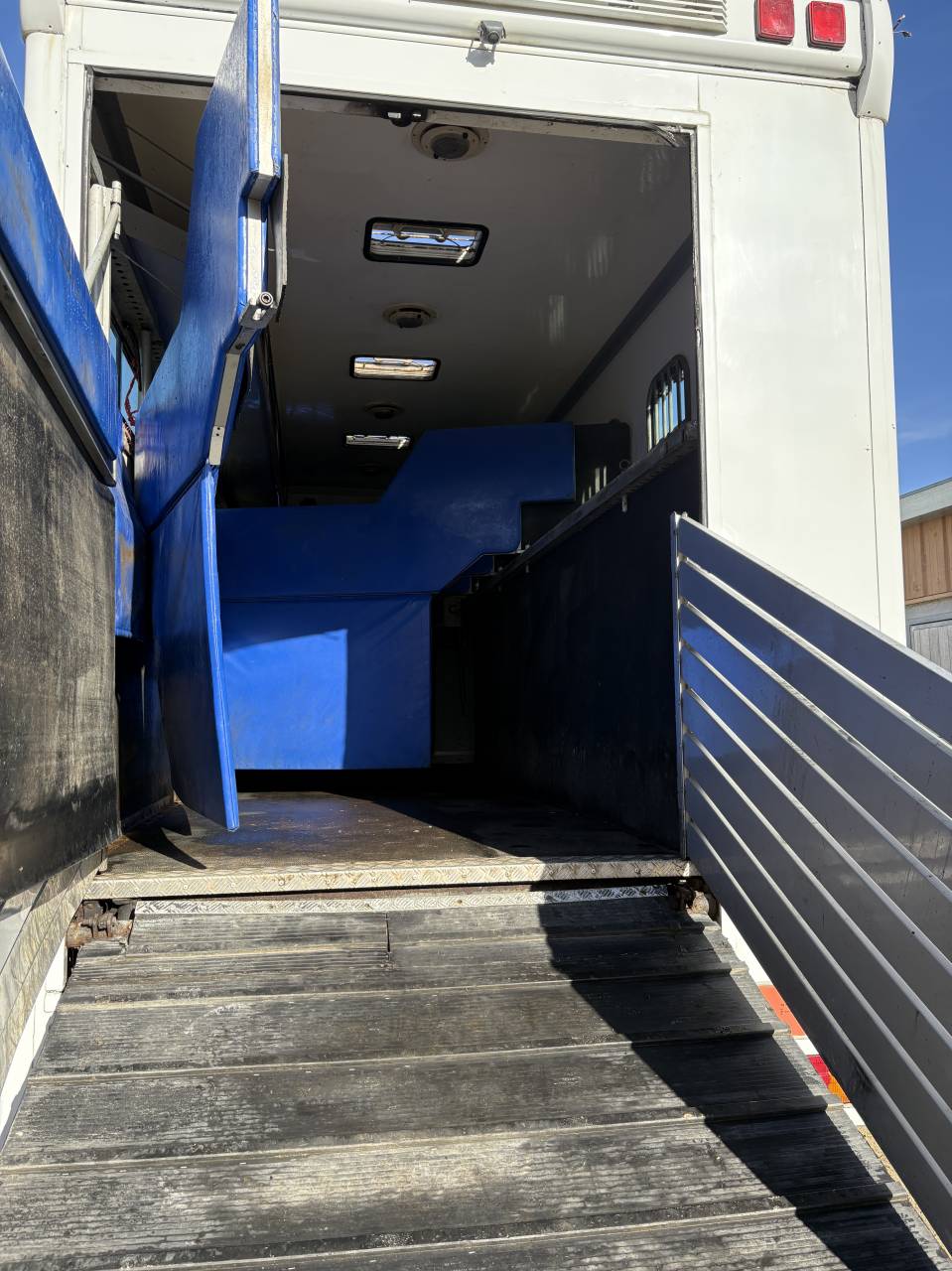 Camion chevaux 7places