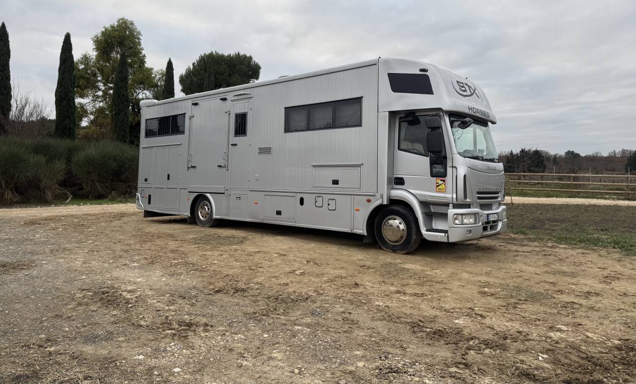 Poids Lourd STX Iveco de 2009 100000km