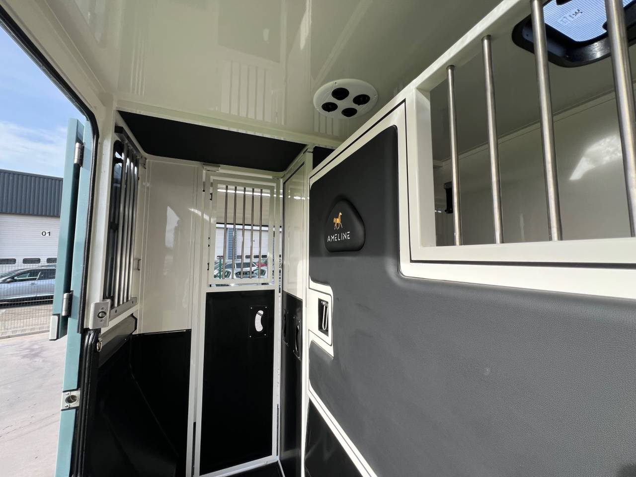 Ameline Haras - 5 passagers - 2 chevaux &ndash; Renaut Master