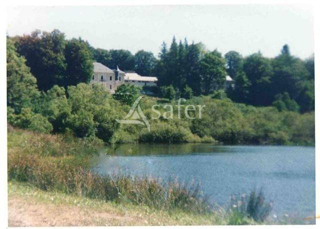 Ch&acirc;teau et ses 1 200 m&sup2; d'annexes b&acirc;ties