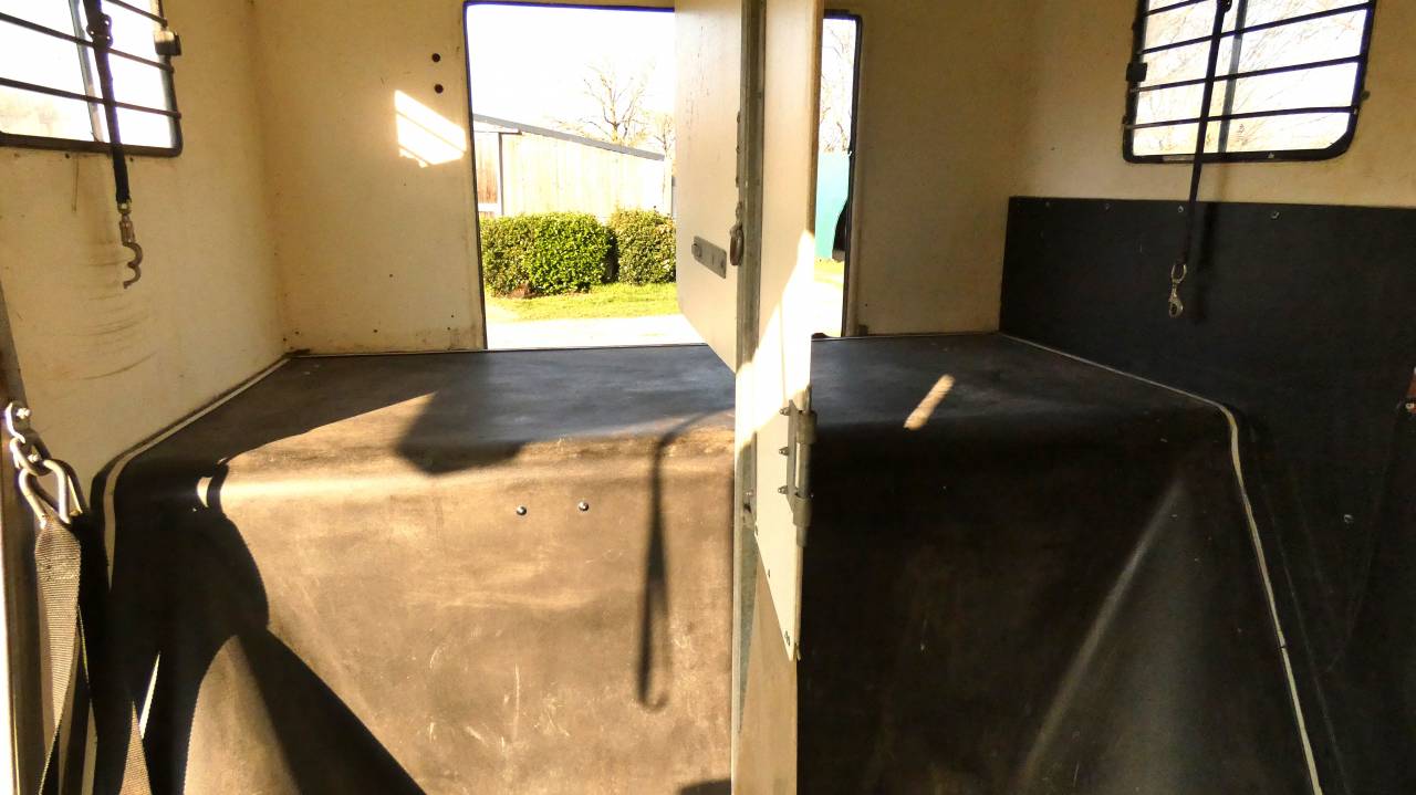 vends VL opel Movano deux chevaux &eacute;tat exceptionnel 