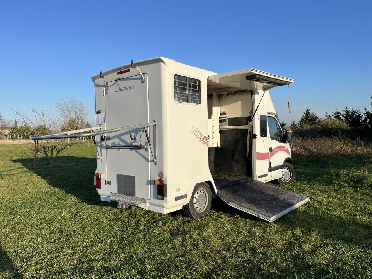 VEND Camion VL 2 chevaux avec 5 places cabine