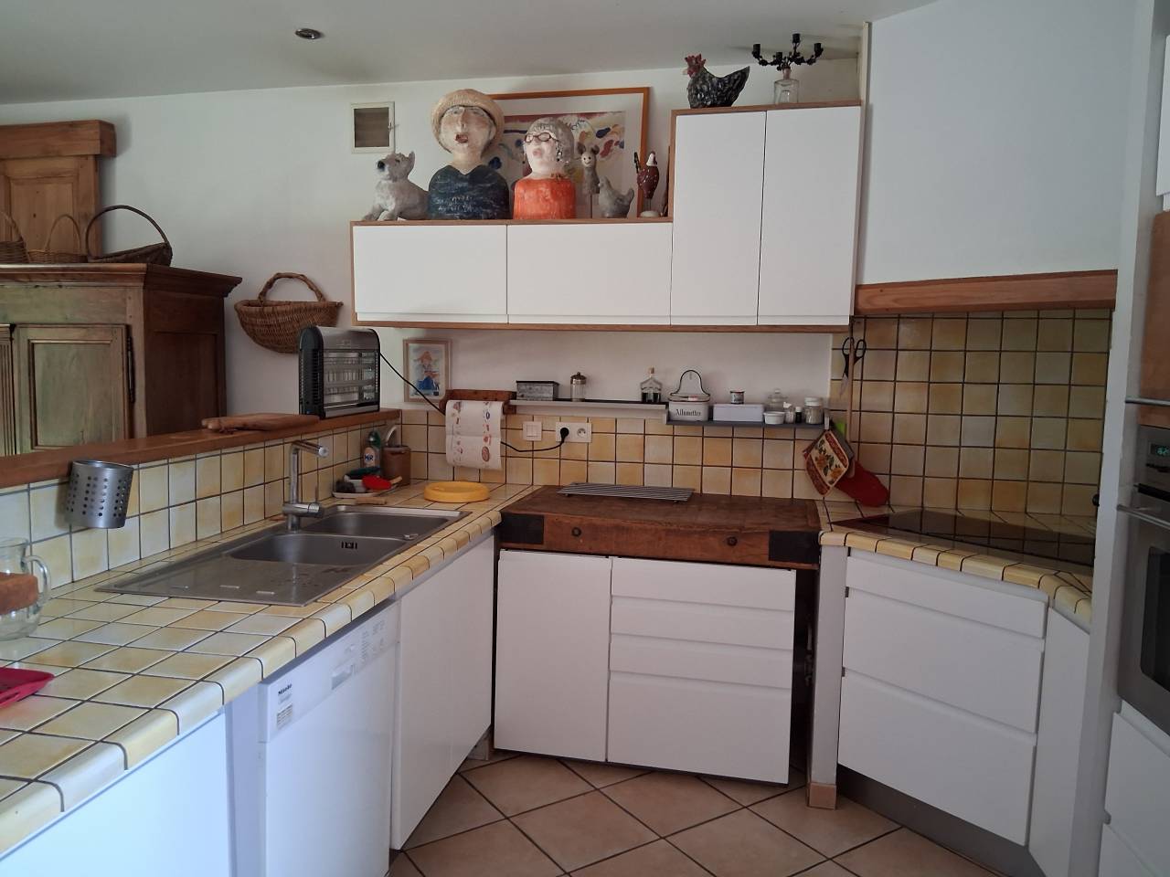 EN Ard&egrave;che , 13 hectares propri&eacute;t&eacute; ,avec location g&icirc;te