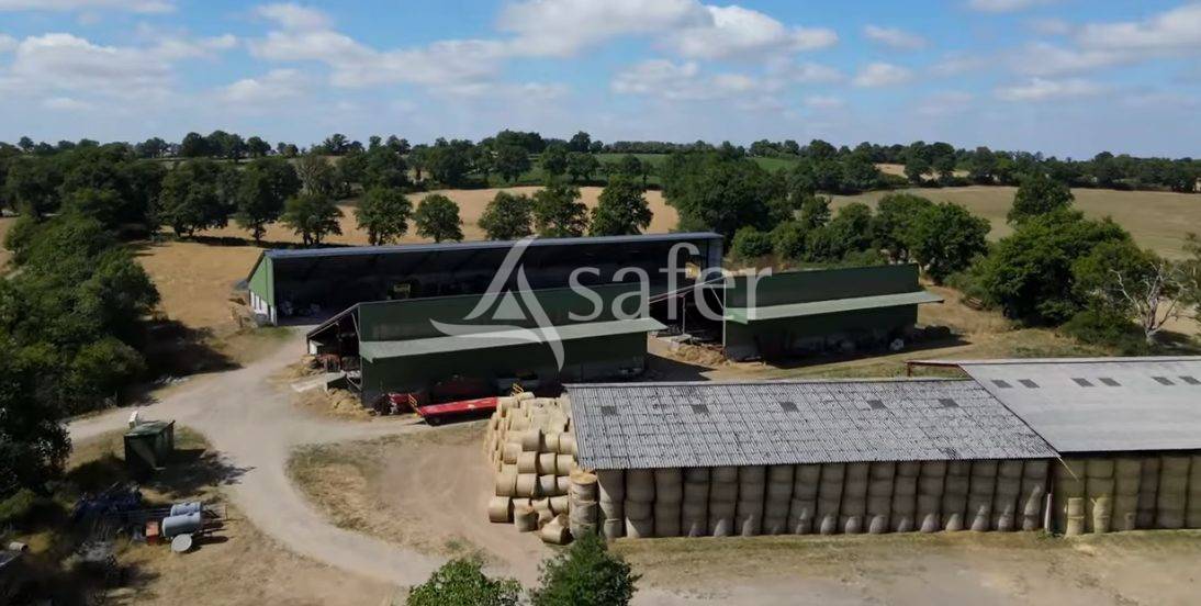 Belle Exploitation d'Elevages en Bovins et Ovins sur 242 ha