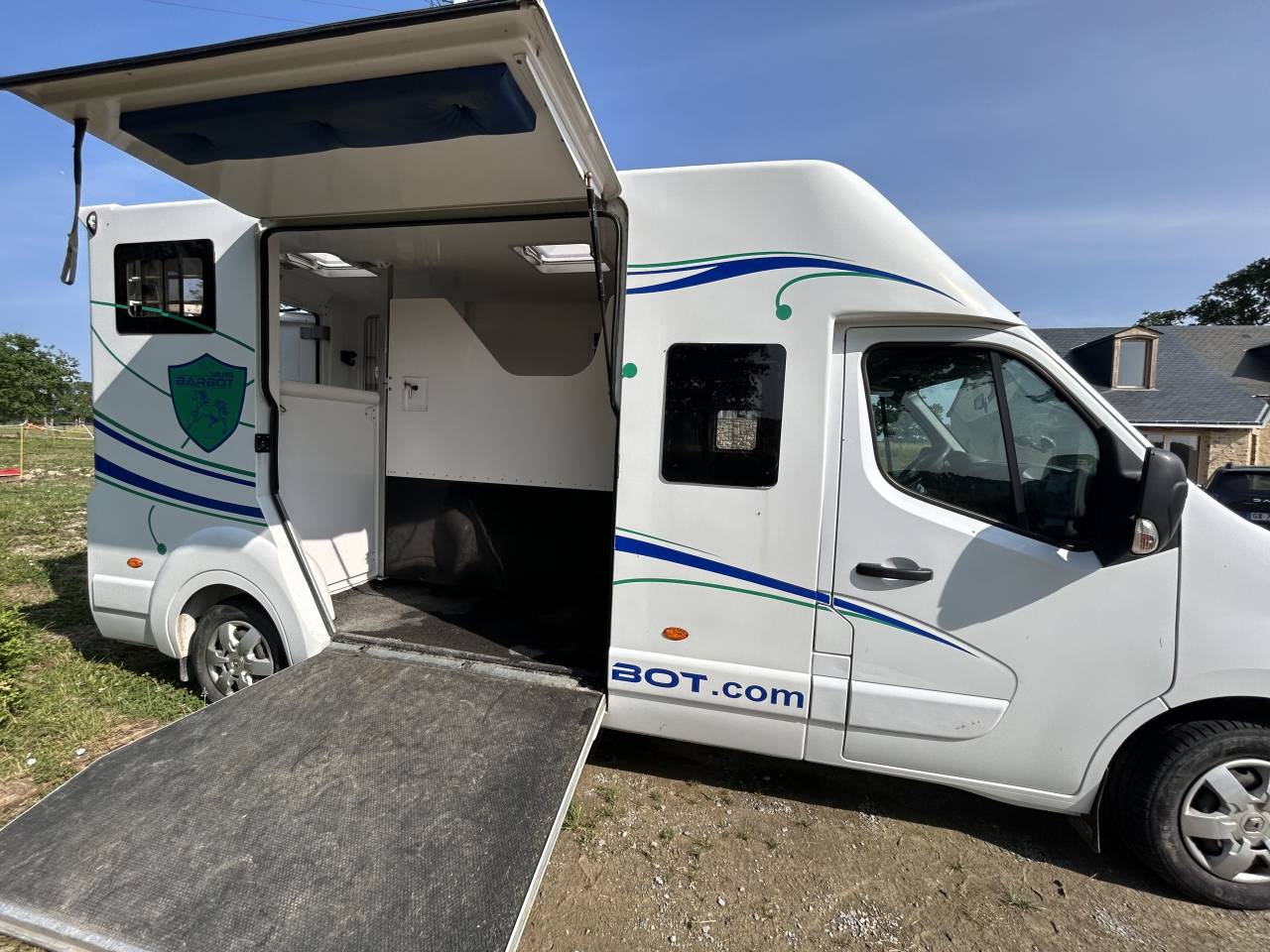 propose transport de chevaux avec chauffeur