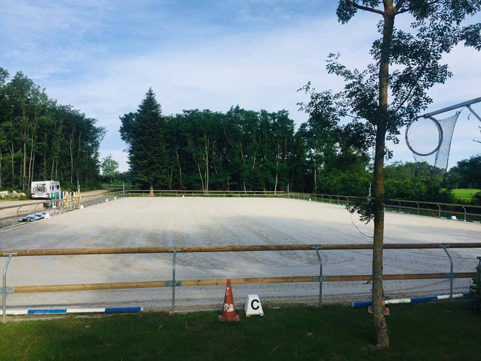 Mise &agrave; disposition &ndash; Boxes nus, paddocks individuels & 