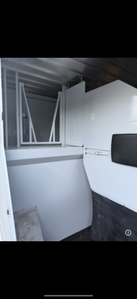 &Agrave; vendre petit camion chevaux 