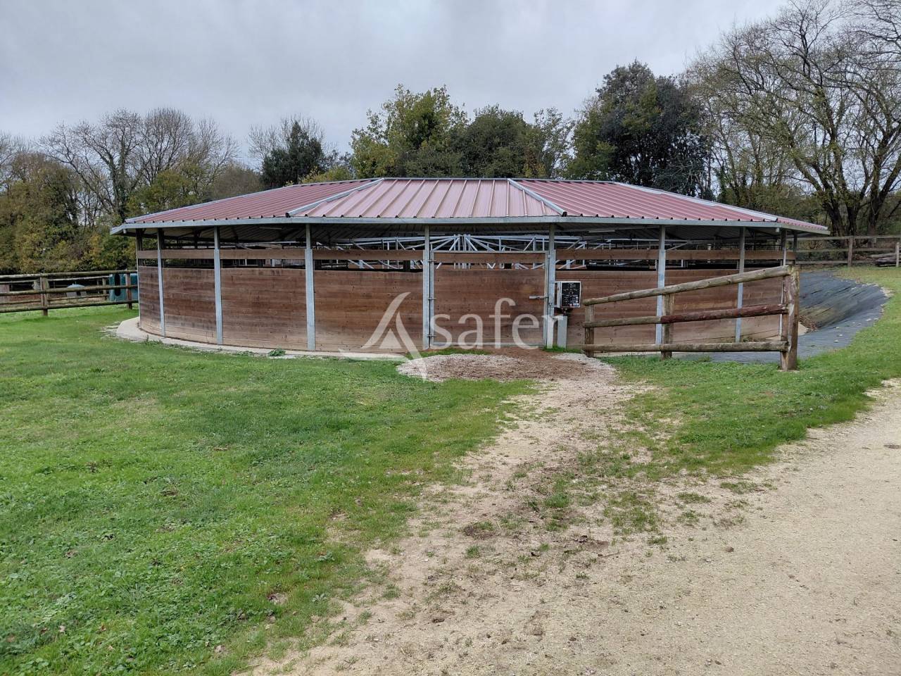 Propri&eacute;t&eacute; &eacute;questre de caract&egrave;re