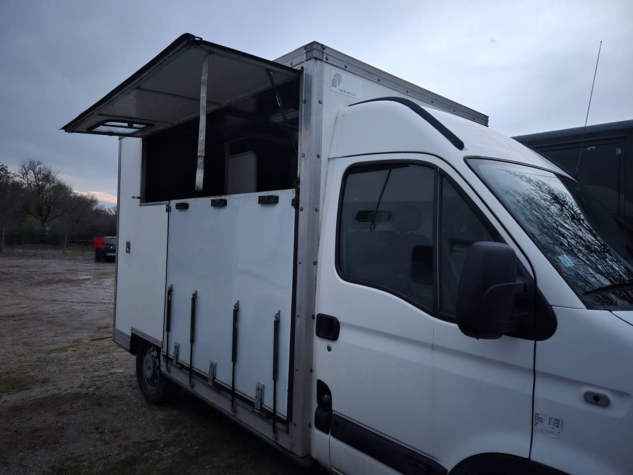 Renault Master chevaux &ndash; faible kilom&eacute;trage &ndash; CT OK