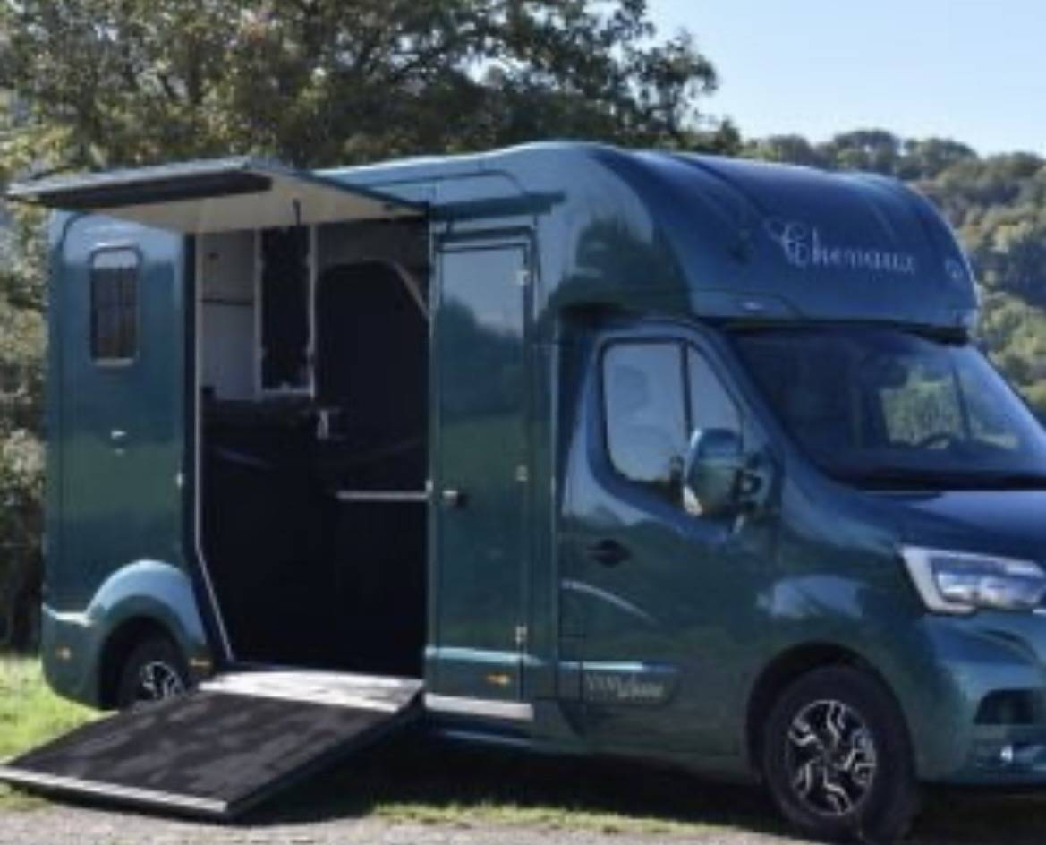 Achat ou location camion chevaux 2 places 
