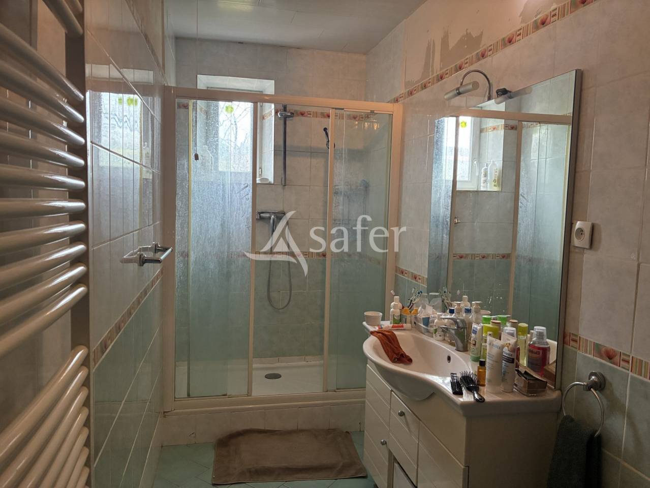 Ferme avec grange et b&acirc;timents - 8 ha