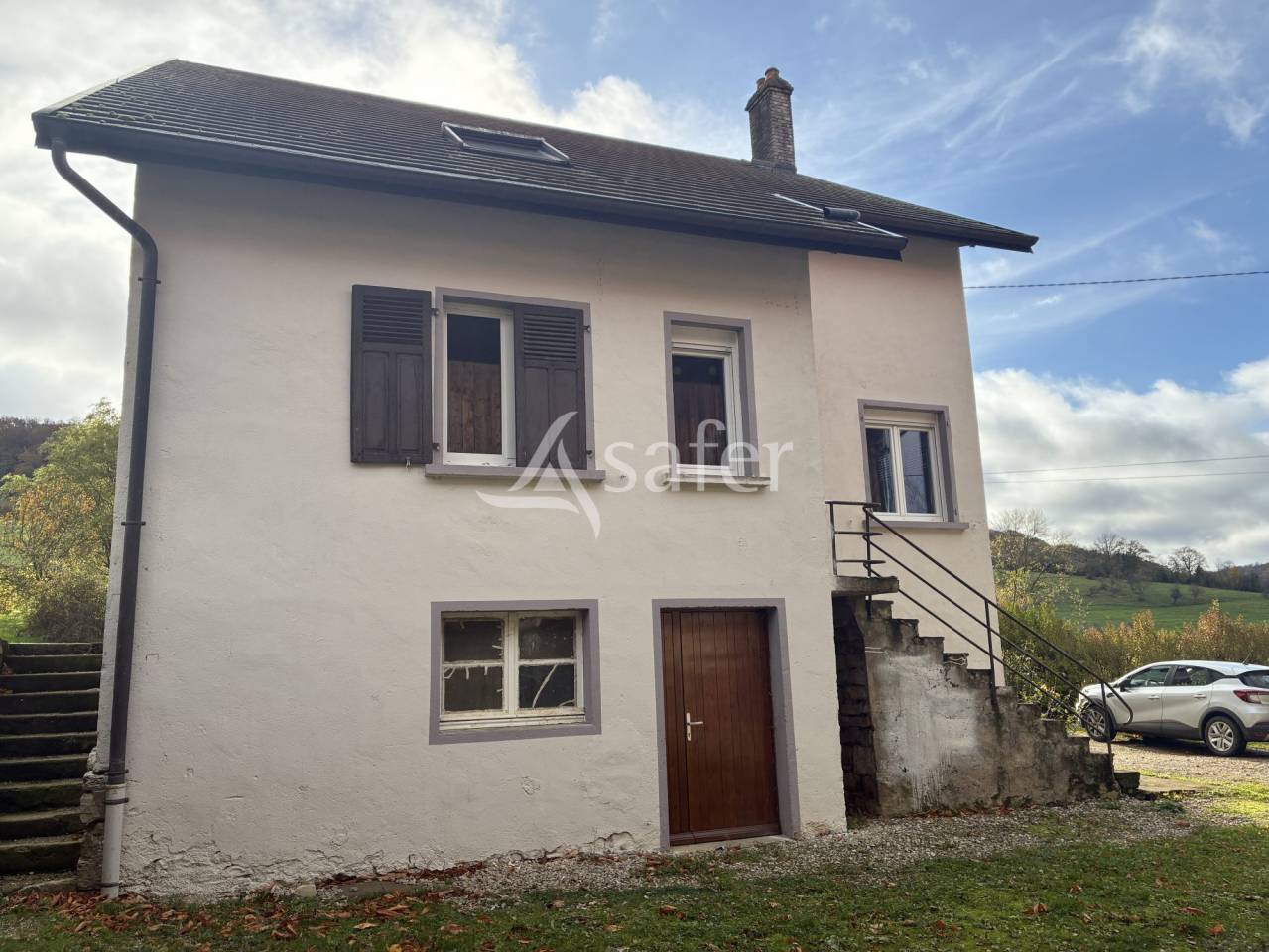 Ferme avec grange et b&acirc;timents - Terrains de 8 &agrave; 24 hectares