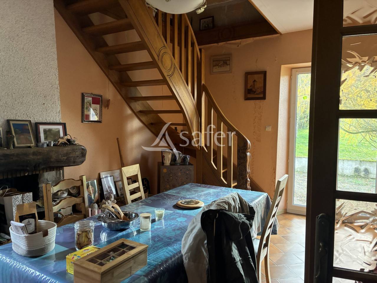 Ferme avec grange et b&acirc;timents - Terrains de 8 &agrave; 24 hectares