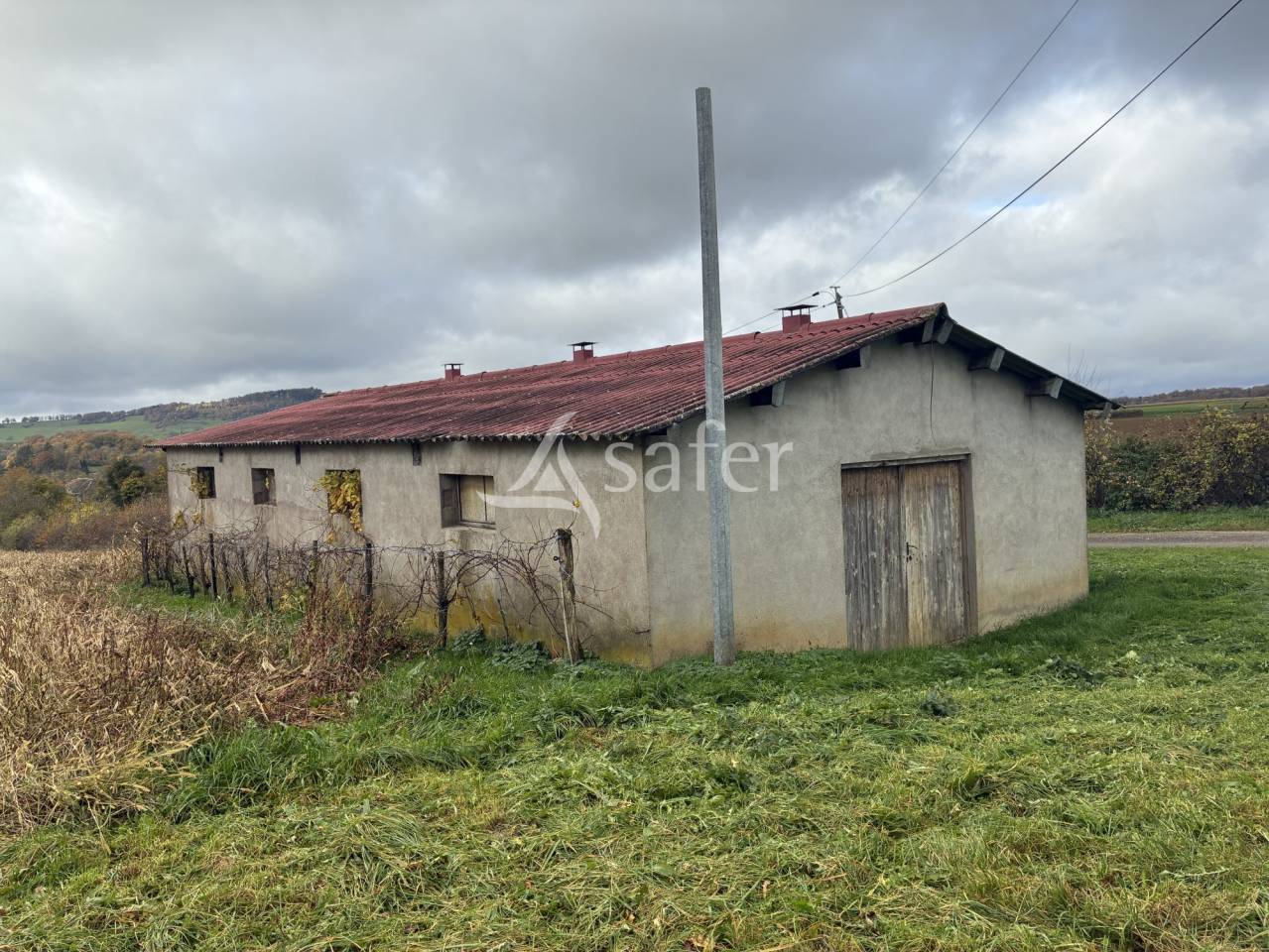 Ferme avec grange et b&acirc;timents - 24 hectares