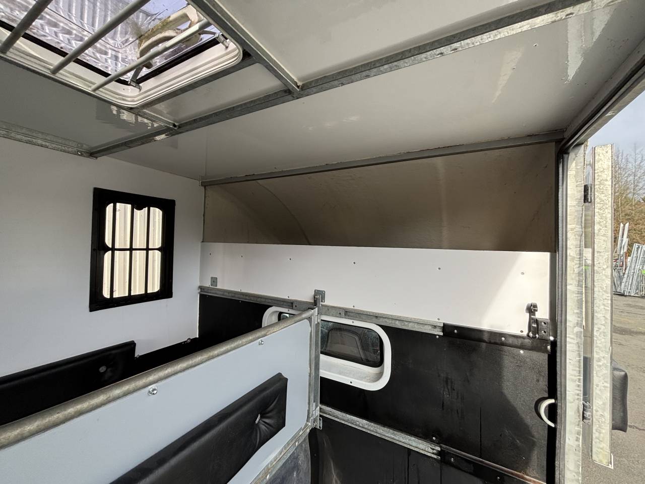 Camion chevaux Renault stalle carrosserie AP PETIT 