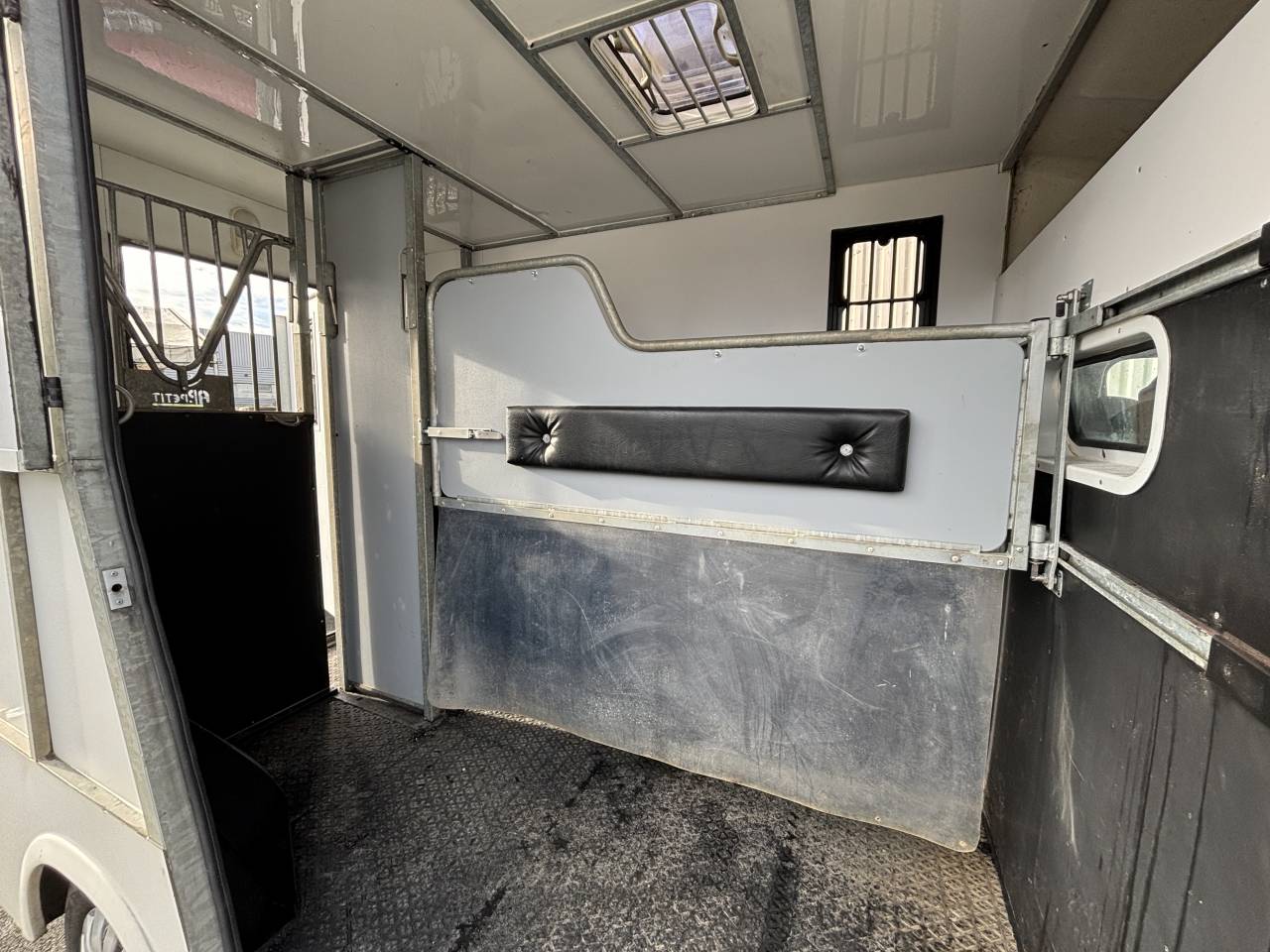 Camion chevaux Renault stalle carrosserie AP PETIT 