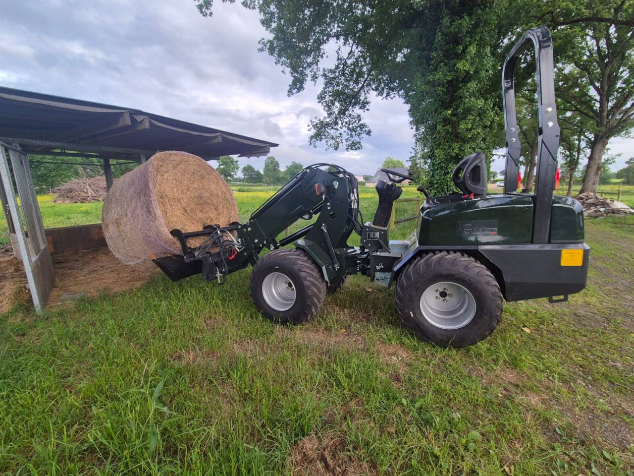 Valet de ferme - Mini chargeuse LG Motors TH180