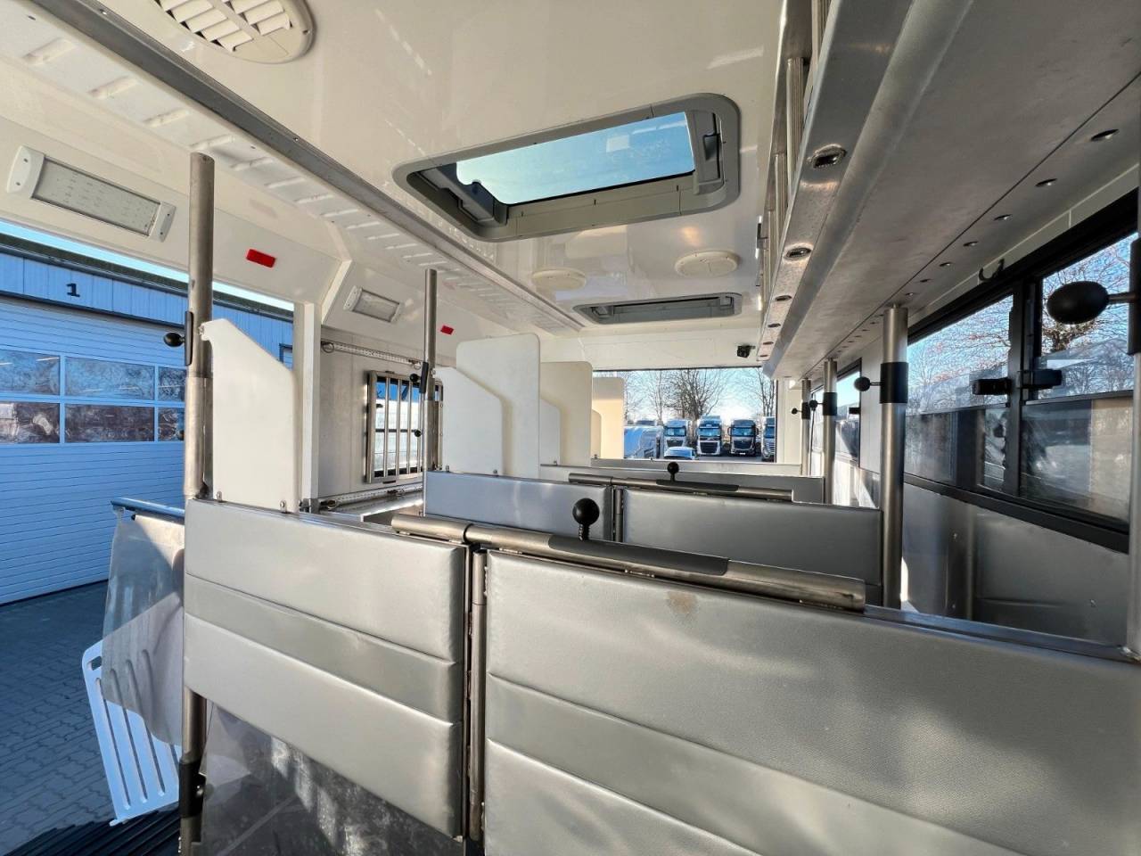 MERCEDES-BENZ ACTROS 2651 STX POP OUT