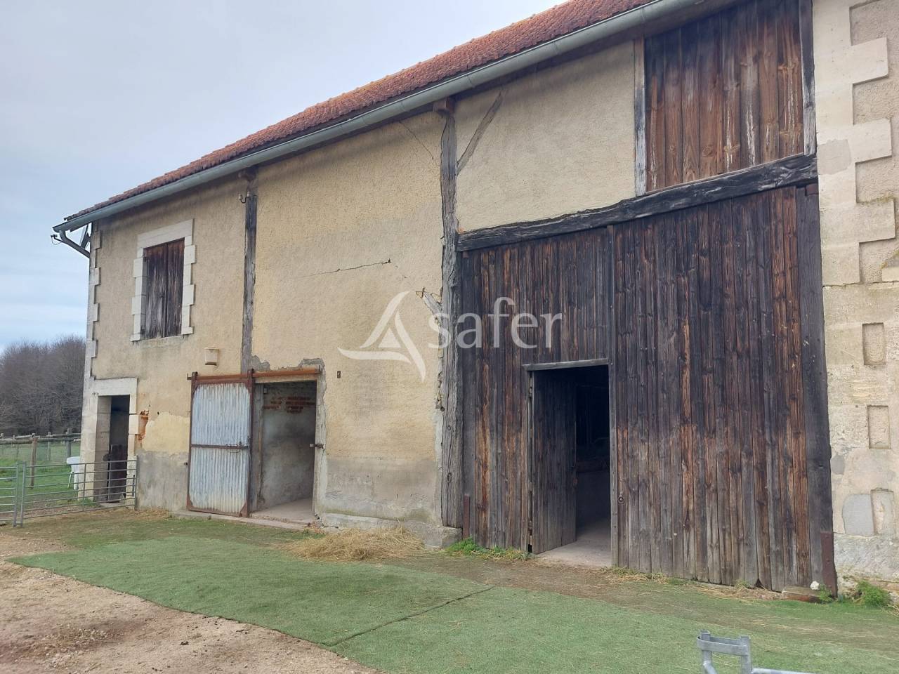 Propri&eacute;t&eacute; agricole bio sur 14ha de pr&eacute; et bois proche Montpon