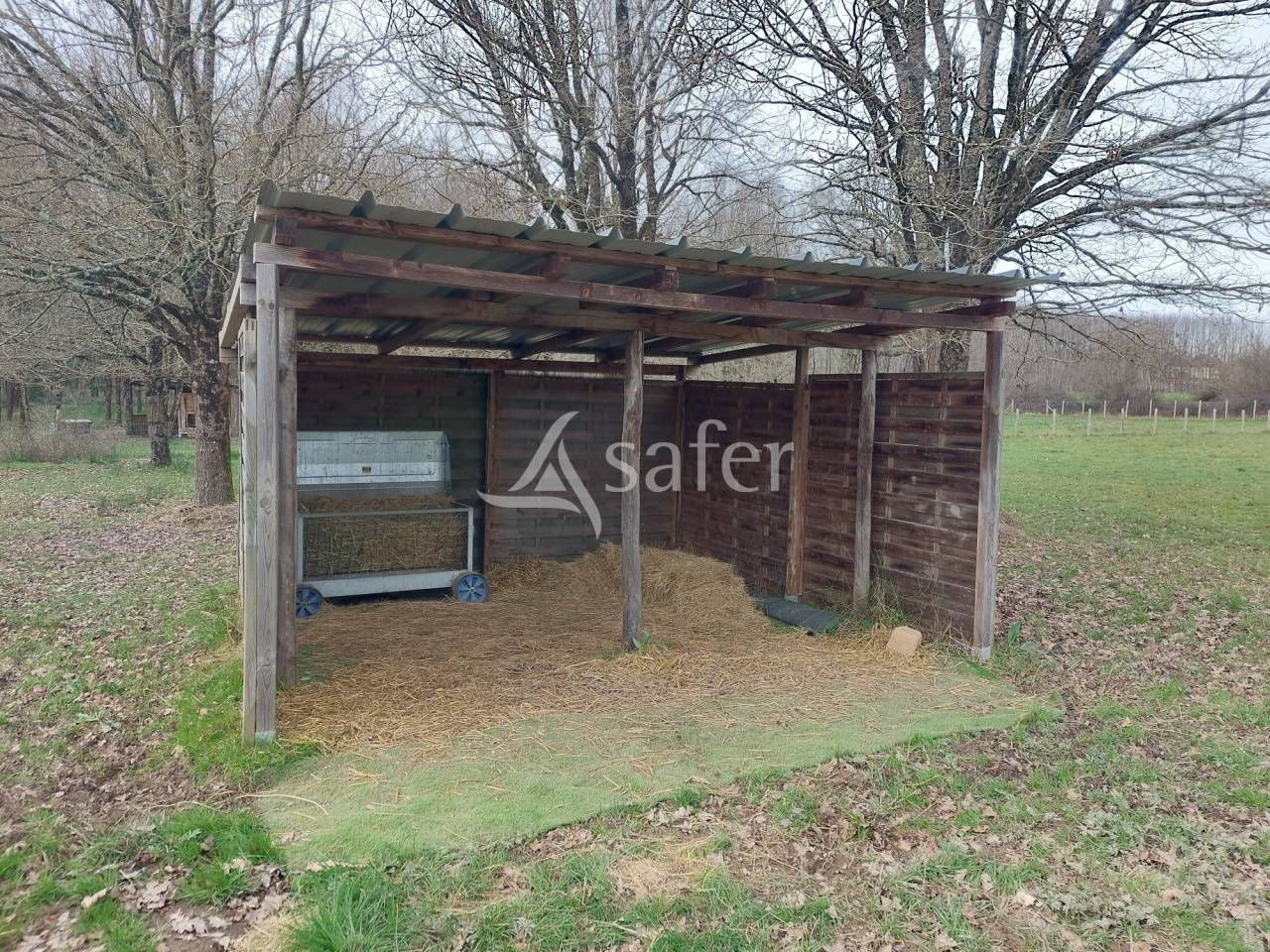 Propri&eacute;t&eacute; agricole bio sur 14ha de pr&eacute; et bois proche Montpon