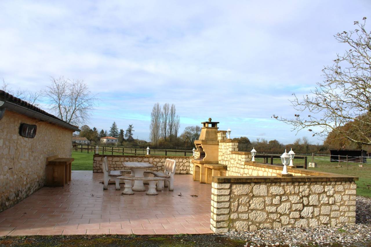 ADORABLE PROPRIETE DE 7 HECTARES DANS LE LOT ET GARONNE