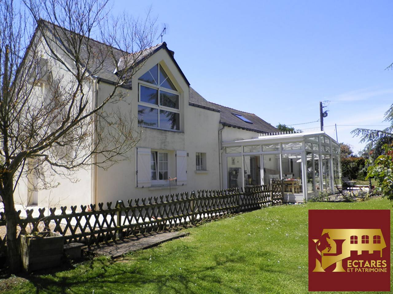 Maisons 7 pi&egrave;ce(s) 220 m2 g&icirc;tes 8 hectares.