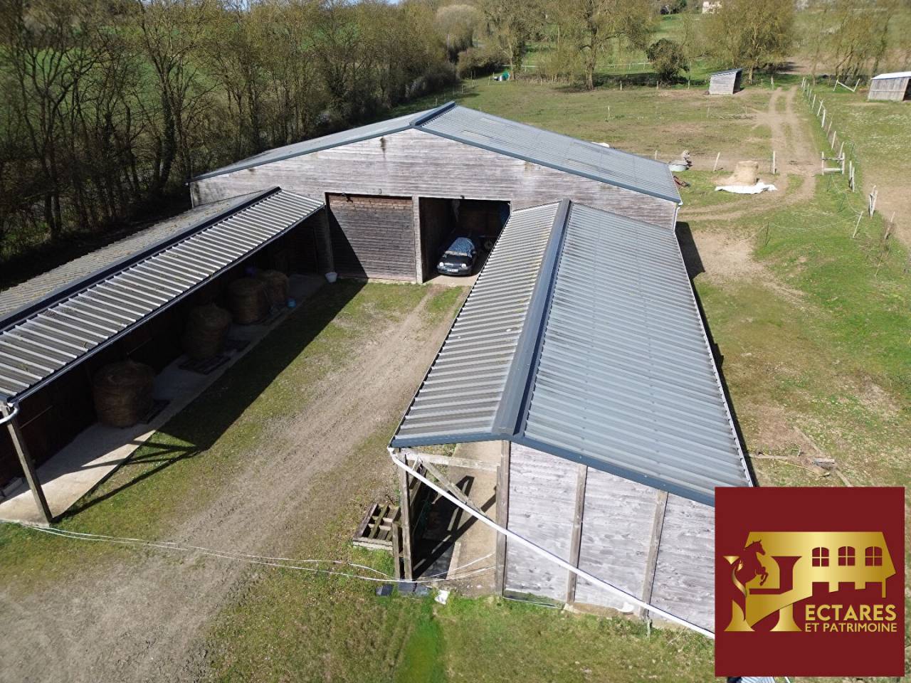 Maisons 7 pi&egrave;ce(s) 220 m2 g&icirc;tes 8 hectares.