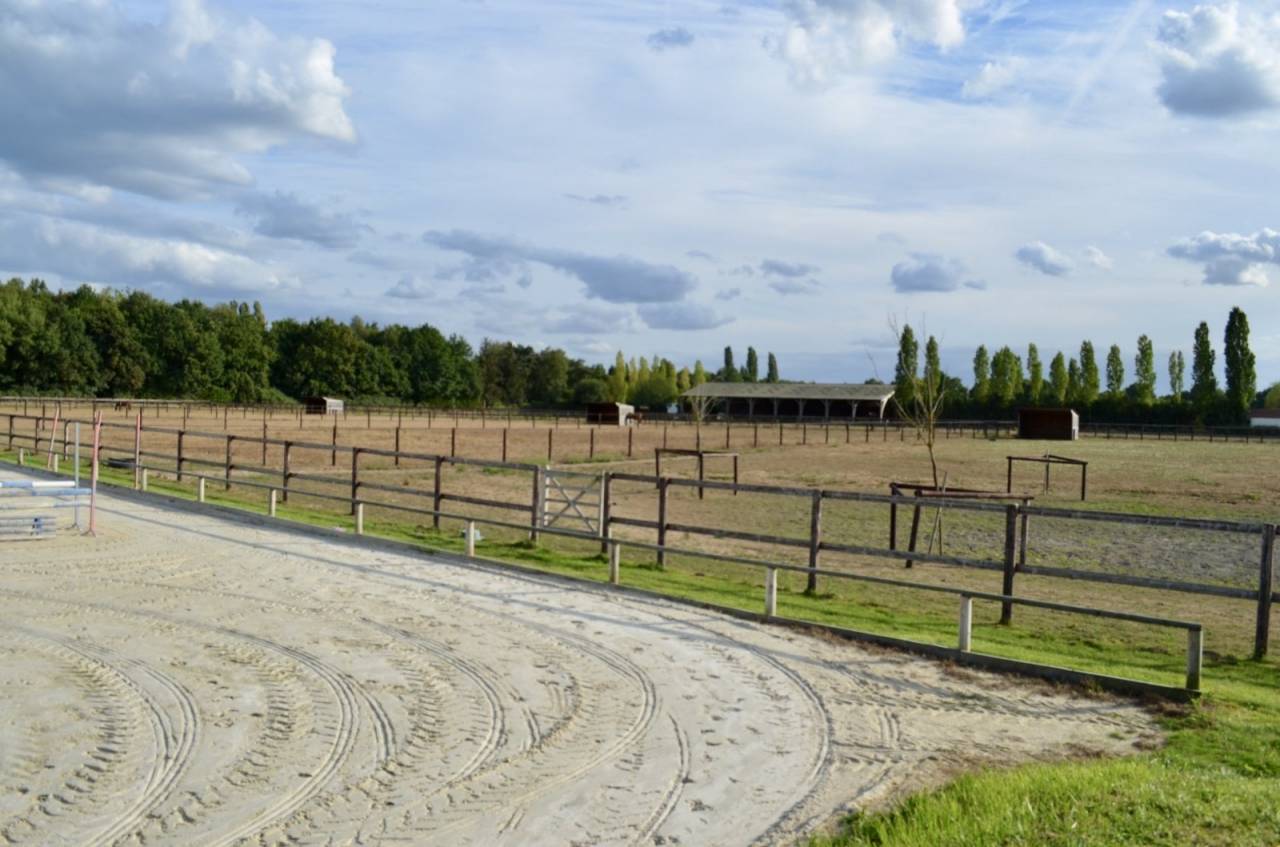 Pension pr&eacute; box et travail. 