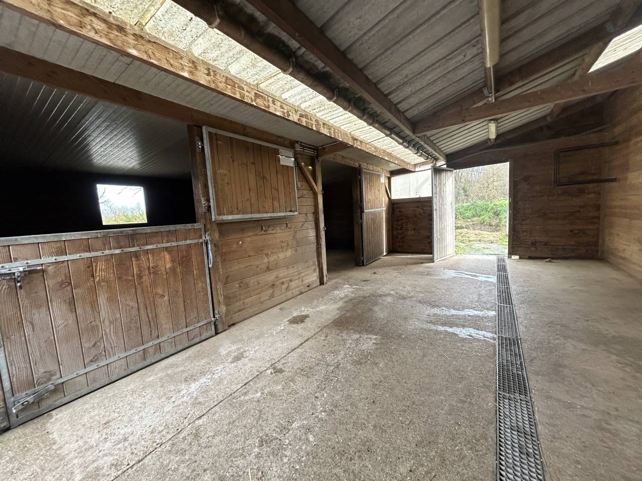 Pension pr&eacute; box et travail. 