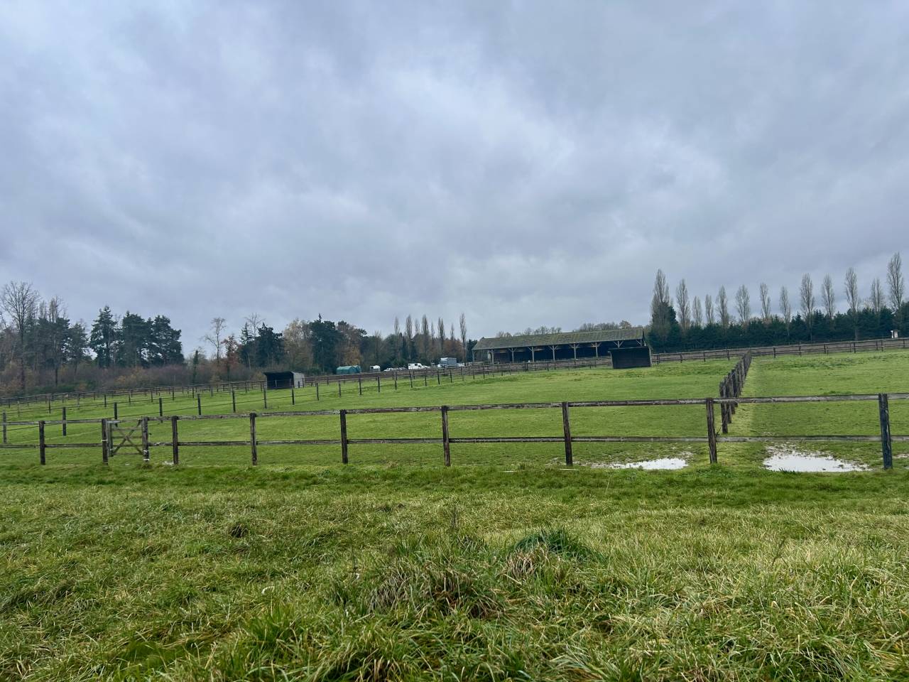 Pension pr&eacute; box et travail. 
