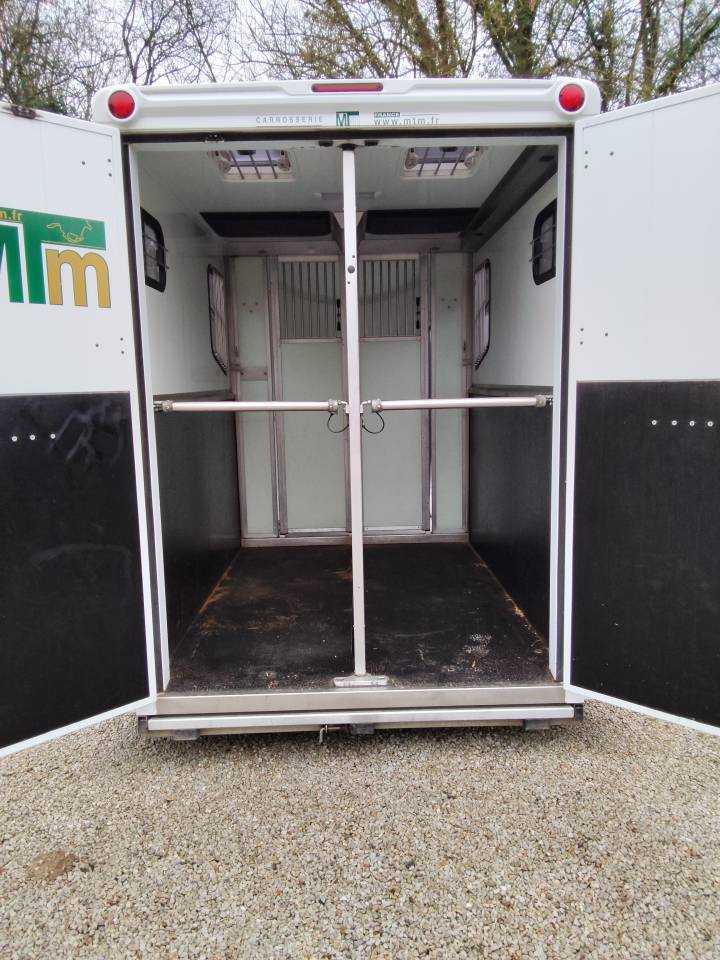 Van 2 places en parfait &eacute;tat - R&eacute;vis&eacute;