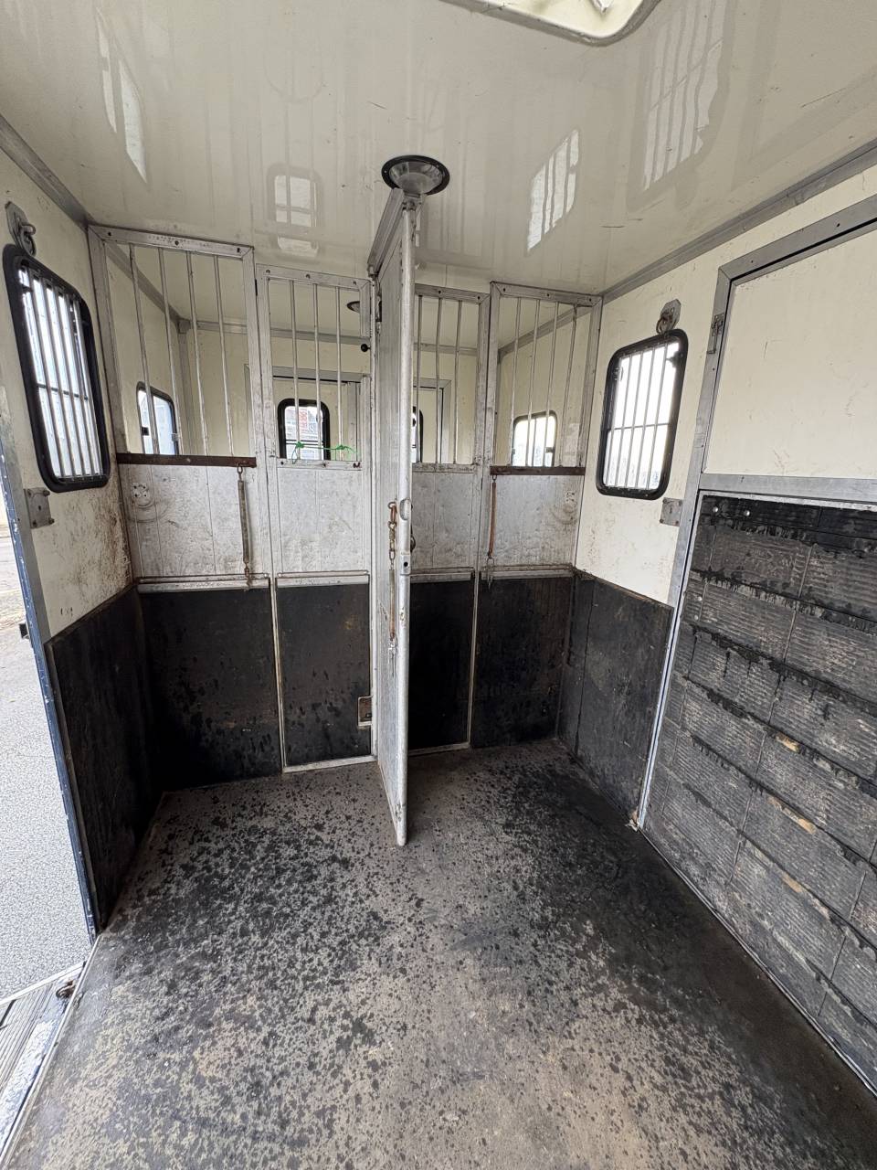 Iveco 2 chevaux 40c18 3,0 dci 180cv roue jumel&eacute;e